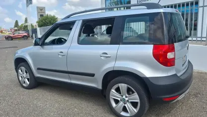 Usata Skoda Yeti Easy 105 CV (77 kW) 2013 Grigio SUV