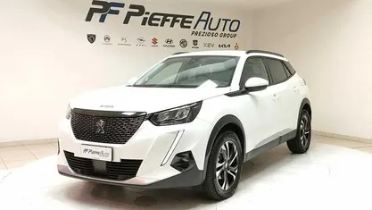 Usata Peugeot 2008 Allure 131 CV (96 kW) 2022 Bianco SUV