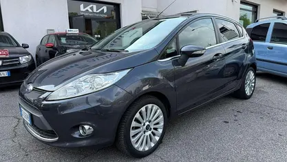 Usata Ford Fiesta Titanium 82 CV (60 kW) 2009 Gray Utilitaria