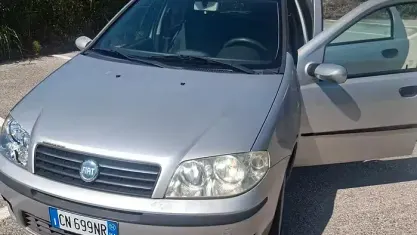 Usata Fiat Punto 60 CV (44 kW) 2004 Grigio Utilitaria