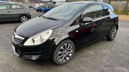 Usata 2010 Opel Corsa Edition Tre volumi | 3890 € (Buon prezzo)