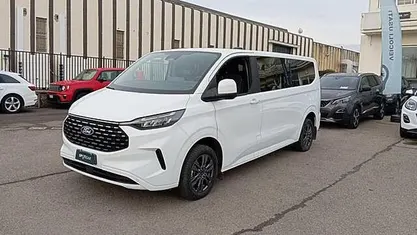 Usata 2024 Ford Tourneo Custom Titanium Furgone | 42.500 € (Buon prezzo)