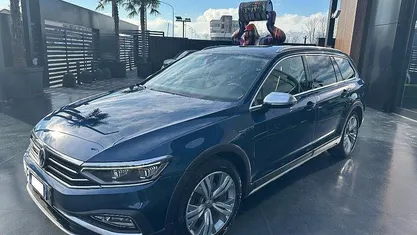 Usata VW Passat Alltrack 190 CV (139 kW) 2019 Blu metallizzato Station wagon
