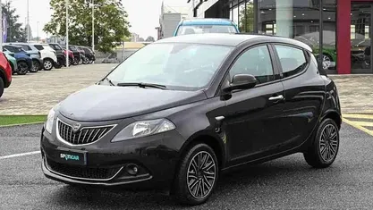 Usata Lancia Ypsilon Gold 69 CV (50 kW) 2021 Nero Utilitaria