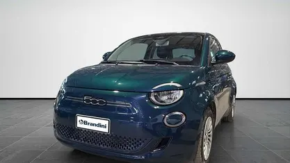 Usata Fiat 500e La Prima 69 kW (95 CV) 2023 Ocean green Utilitaria