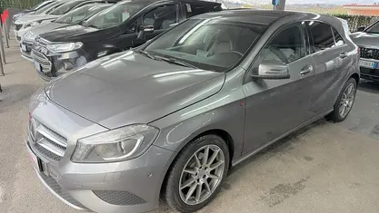Grigio Usata 2012 Mercedes A180 Tre volumi | 9900 € (Buon prezzo)