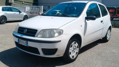 Usata Fiat Punto 60 CV (44 kW) 2004 Bianco Utilitaria