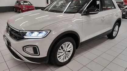 Usata VW T-Roc Life 150 CV (110 kW) 2022 Beige SUV