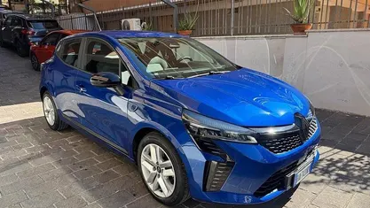Blu Nuova 2025 Renault Clio V Evolution Due volumi | 750 €