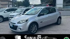 Argento Usata 2010 Renault Clio II Luxe Tre volumi | 3200 € (Buon prezzo)