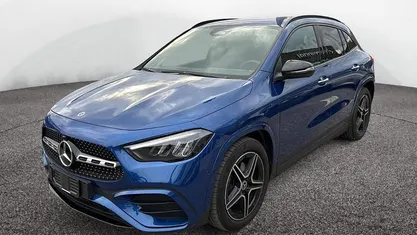 Blu/azzurro Usata 2025 Mercedes GLA200 AMG line SUV | 46.900 €