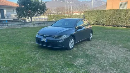 Grigio Usata 2022 VW Golf Life Tre volumi | 18.900 € (Buon prezzo)