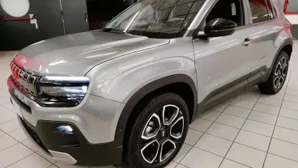 Usata Jeep Avenger Summit 101 CV (74 kW) 2025 Grigio SUV