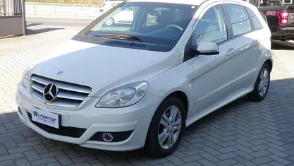 Begagnad Mercedes B180 Executive 109 HK (80 kW) 2011 Vit Minibuss