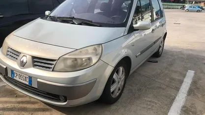 Usata Renault Scénic II Dynamique 100 CV (73 kW) 2004 Monovolume
