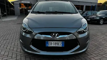 Usata Hyundai ix20 Comfort 90 CV (66 kW) 2013 Argento Utilitaria