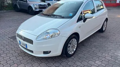 Usata Fiat Grande Punto 75 CV (55 kW) 2012 Utilitaria