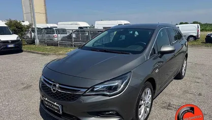 Grigio scuro metallizzato Usata 2018 Opel Astra Innovation Station wagon | 8500 € (Buon prezzo)
