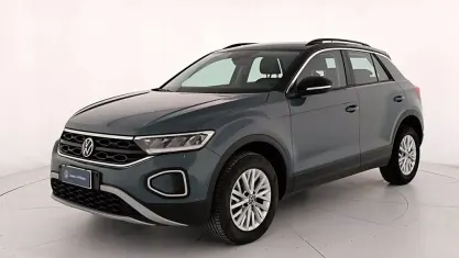 Usata VW T-Roc Life 116 CV (85 kW) 2025 Petroleum blue metallizzato nero SUV