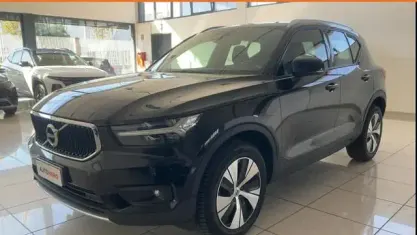 Usata Volvo XC40 Momentum 129 CV (94 kW) 2021 Nero SUV
