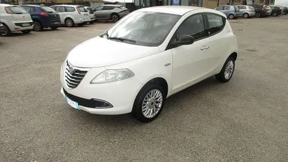 Usata 2013 Lancia Ypsilon Gold Due volumi | 5490 € (Buon prezzo)