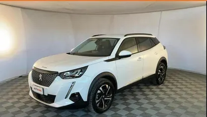 Usata Peugeot 2008 Allure 131 CV (96 kW) 2021 Bianco SUV
