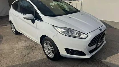 Bianco Usata 2014 Ford Fiesta Titanium Tre volumi | 4800 € (Ottimo prezzo)