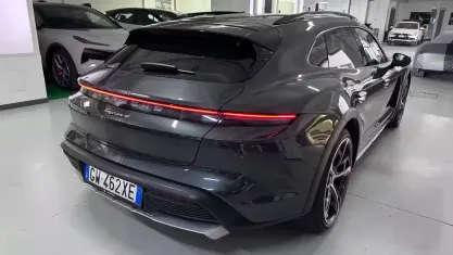 Usata Porsche Taycan Cross Turismo 419 kW (570 CV) 2022 Nero Berlina