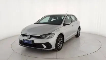 Usata VW Polo Life 80 CV (58 kW) 2023 Grigio metallizzato Utilitaria