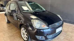 Usata 2007 Ford Fiesta Ghia Due volumi | 2900 € (Buon prezzo)