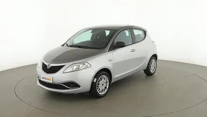 Usata Lancia Ypsilon Silver 70 CV (51 kW) 2017 Grigio Utilitaria