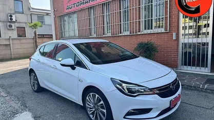 Bianco Usata 2016 Opel Astra Innovation Tre volumi | 9990 € (Buon prezzo)