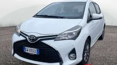 Bianco Usata 2015 Toyota Yaris Lounge Tre volumi | 9900 € (Buon prezzo)