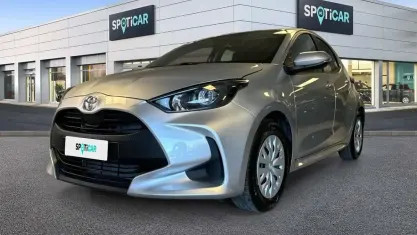 Usata Toyota Yaris Hybrid Active 116 CV (85 kW) 2024 Bianco Berlina