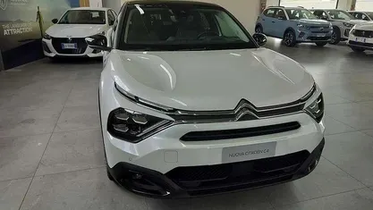 Bianco Usata 2024 Citroën e-C4 Shine Tre volumi | 24.900 € (Ottimo prezzo)