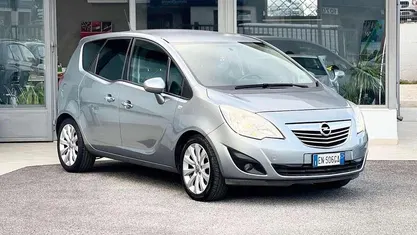 Argento Usata 2012 Opel Meriva Monovolume | 5300 € (Buon prezzo)