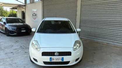 Usata Fiat Grande Punto Dynamic 65 CV (47 kW) 2007 Bianco Utilitaria