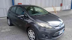 Grigio scuro Usata 2009 Ford Fiesta Titanium Tre volumi | 2300 € (Ottimo prezzo)