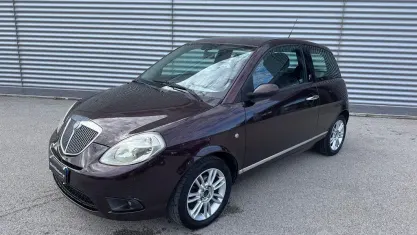 Usata Lancia Ypsilon 75 CV (55 kW) 2007 Viola Utilitaria