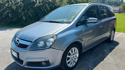 Usata Opel Zafira Cosmo 120 CV (88 kW) 2006 Argento Monovolume