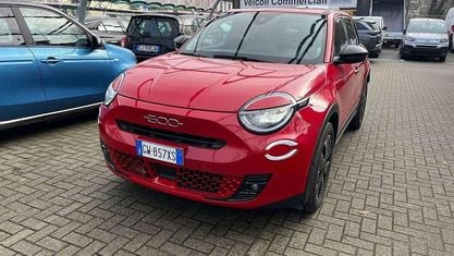 Usata Fiat 600 La Prima 110 CV (80 kW) 2025 Rosso SUV