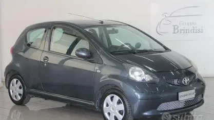 Usata Toyota Aygo Sol 67 CV (49 kW) 2005 Grigio Utilitaria
