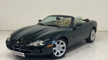 Usata Jaguar XK8 277 CV (203 kW) 2000 Verde Cabrio