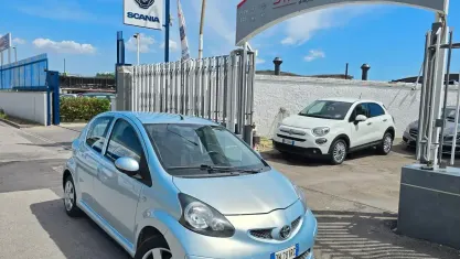 Usata Toyota Aygo 68 CV (50 kW) 2008 Blu Utilitaria