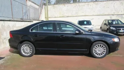 Usata Volvo S80 Kinetic 163 CV (119 kW) 2009 Blu Berlina