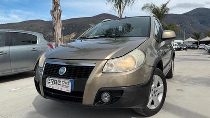 Usata Fiat Sedici 107 CV (78 kW) 2006 Oro SUV