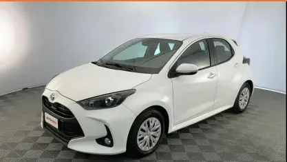 Usata Toyota Yaris Active 116 CV (85 kW) 2022 Bianco Utilitaria
