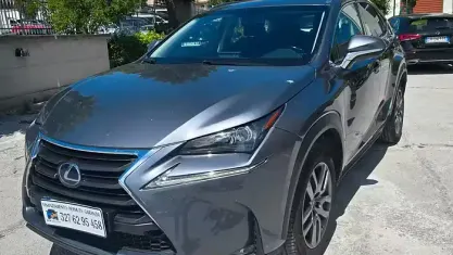 Usata Lexus NX300h Executive Line 155 CV (114 kW) 2015 Nero SUV