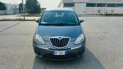 Usata Lancia Musa 95 CV (69 kW) 2008 Grigio Monovolume