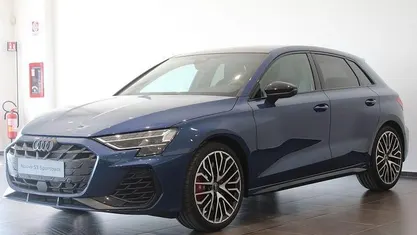 Usata Audi A3 Sportback Comfort 333 CV (244 kW) 2025 Utilitaria